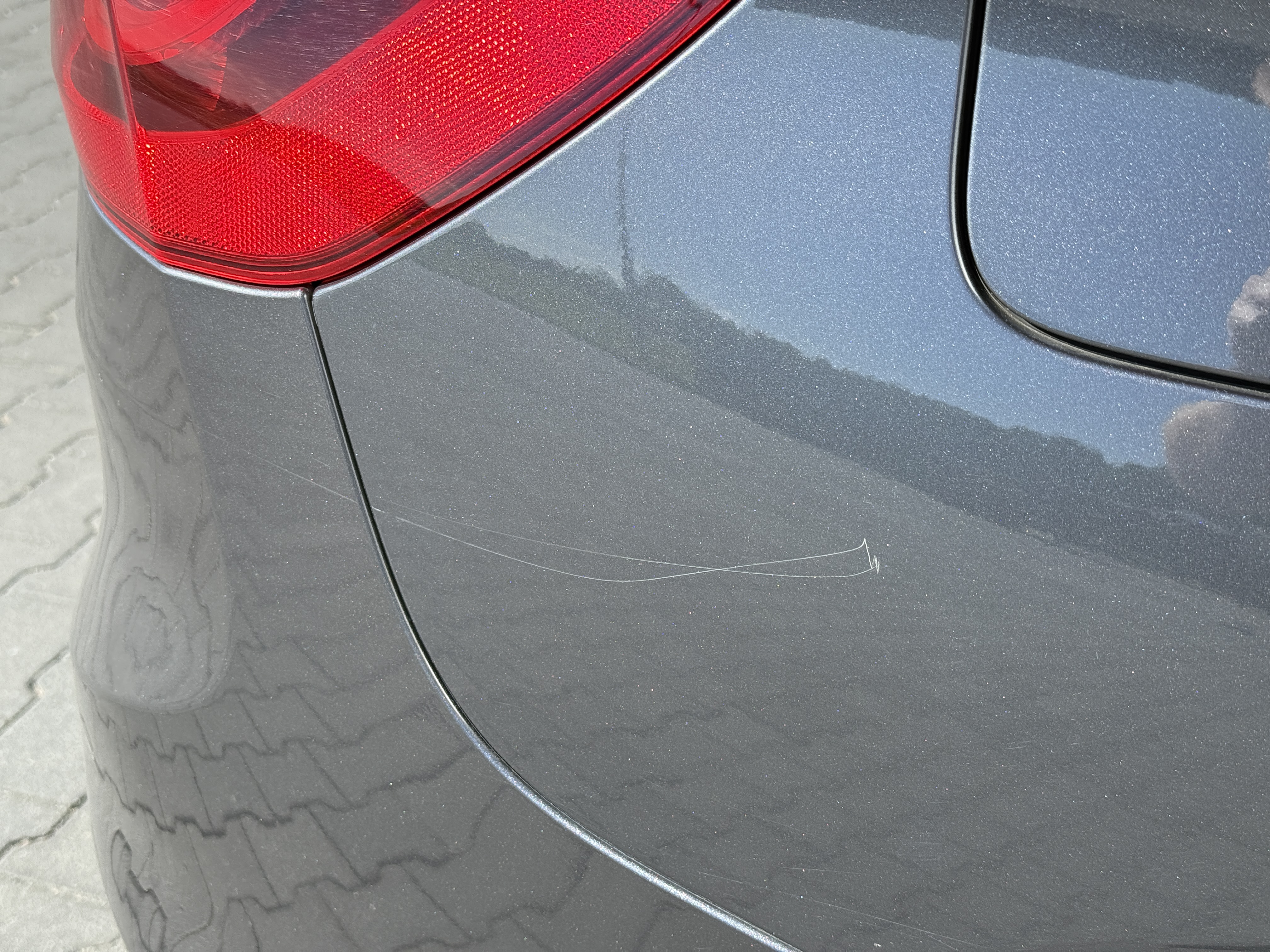 BMW Seria 2 Advantage — zdjęcie uszkodzenia