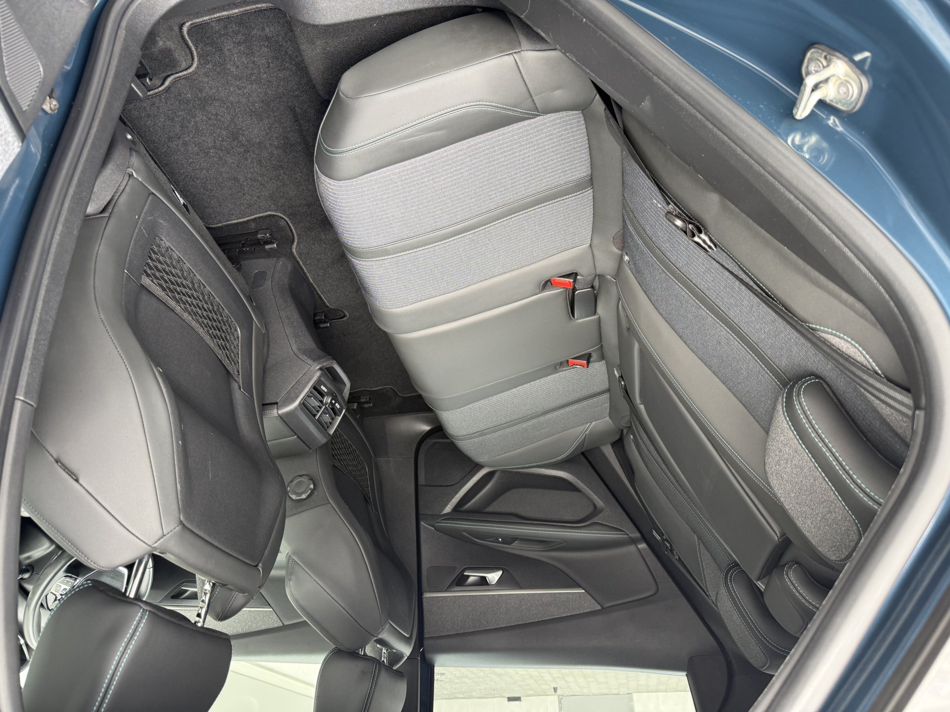 Peugeot 3008 1.5 BlueHDi 130 Allure Pack — zdjęcie