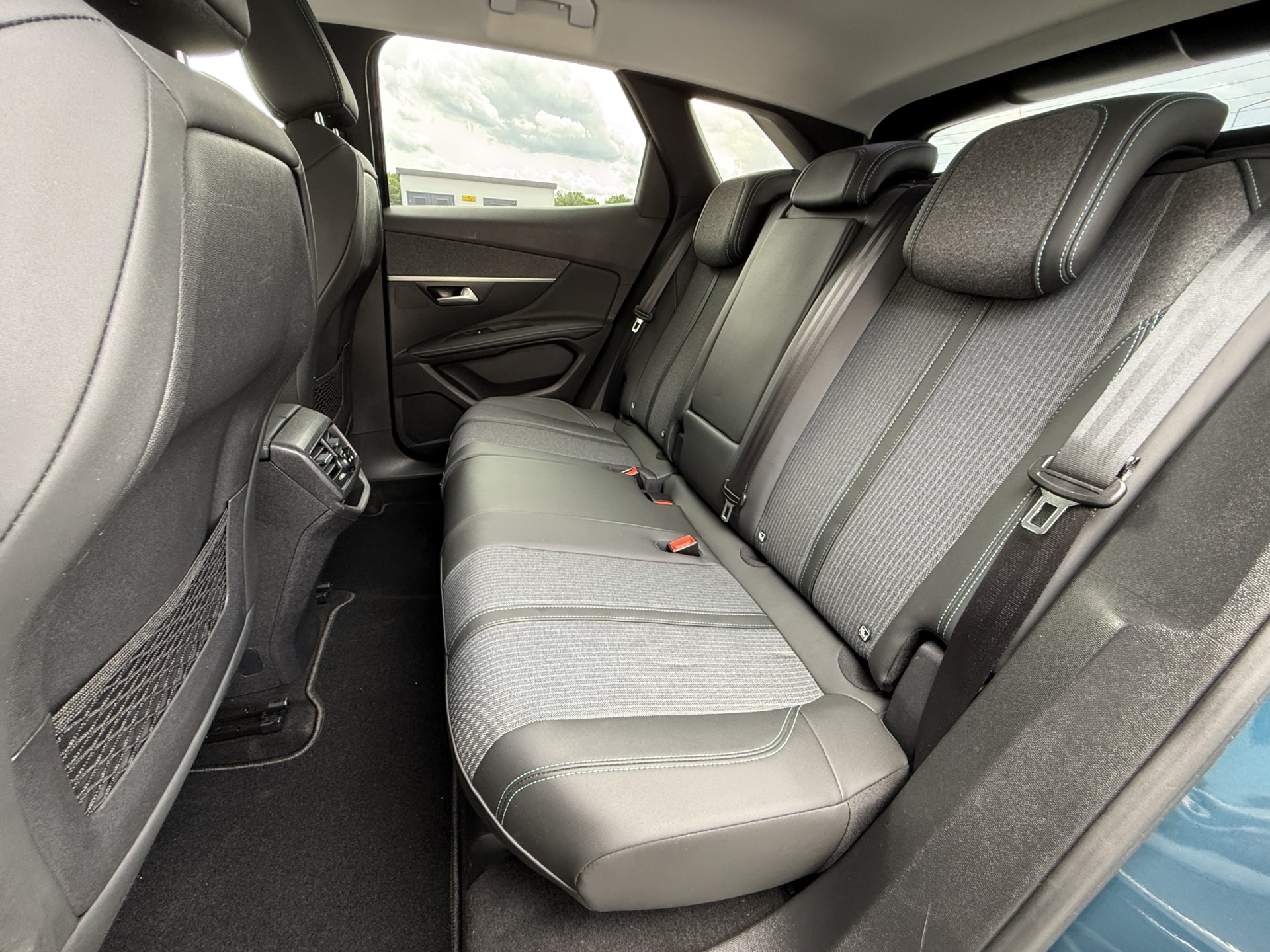 Peugeot 3008 1.5 BlueHDi 130 Allure Pack — zdjęcie