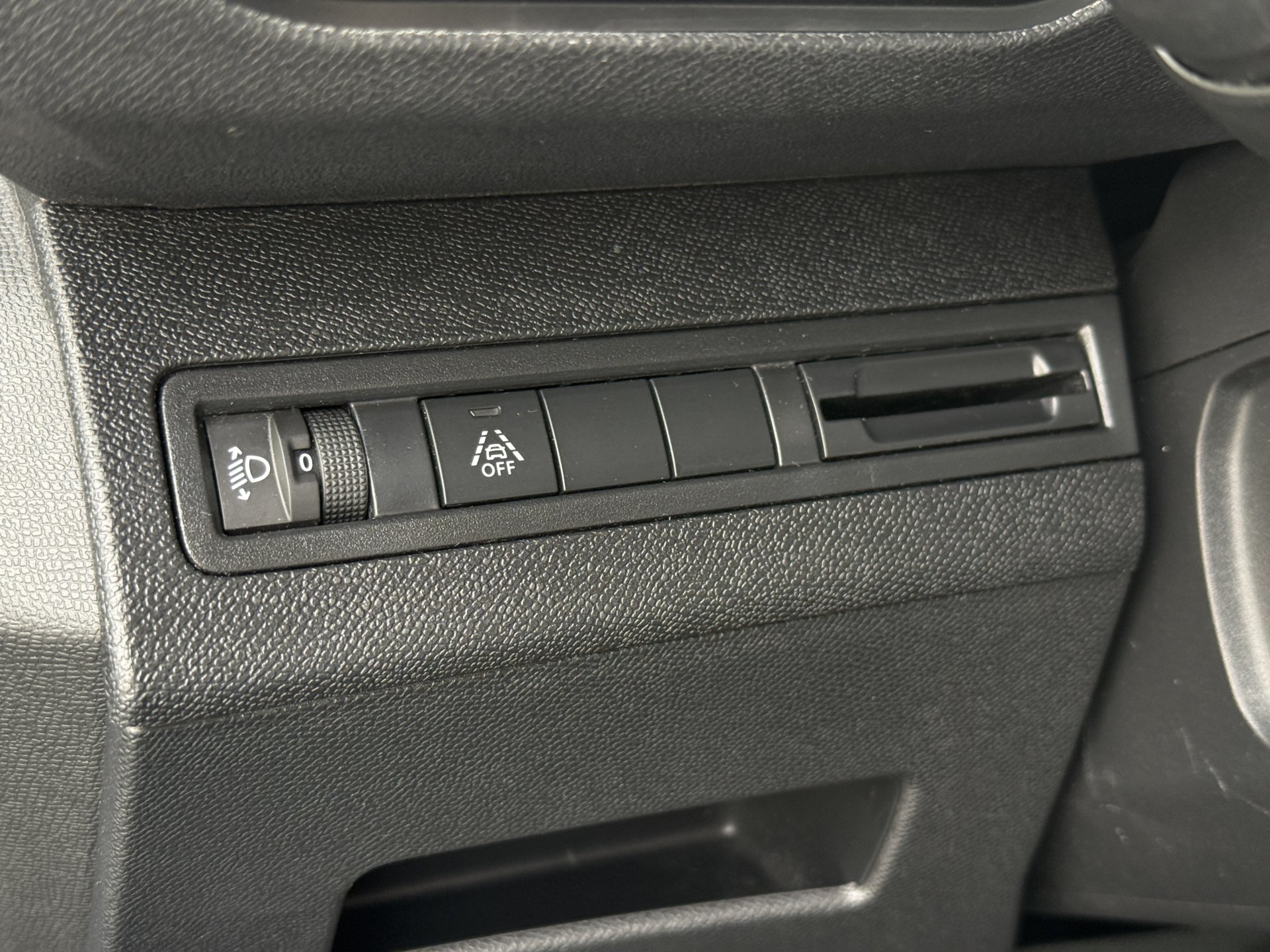 Peugeot 3008 1.5 BlueHDi 130 Allure Pack — zdjęcie