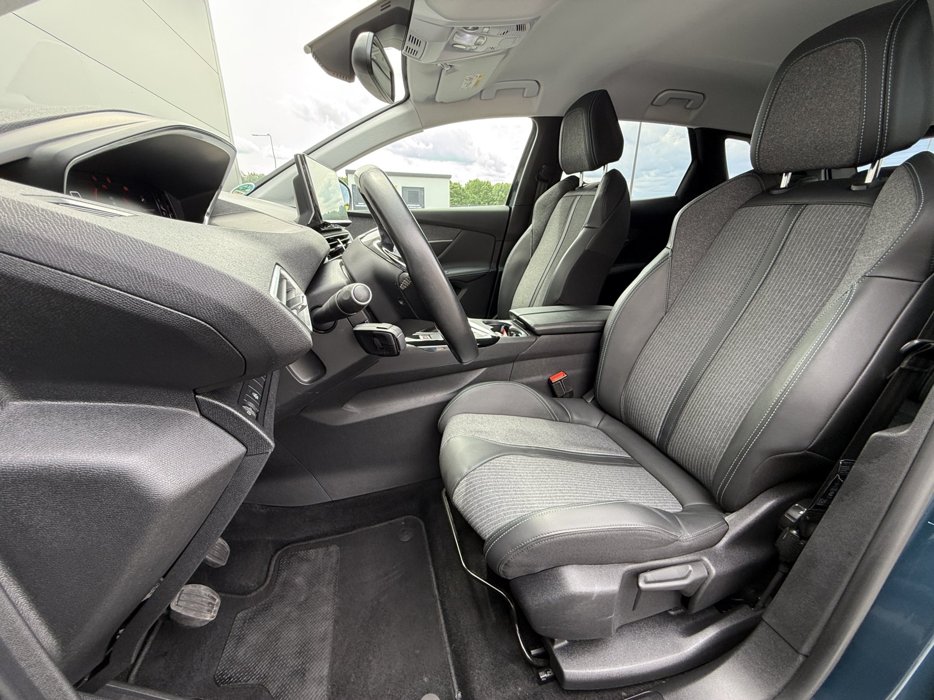 Peugeot 3008 1.5 BlueHDi 130 Allure Pack — zdjęcie