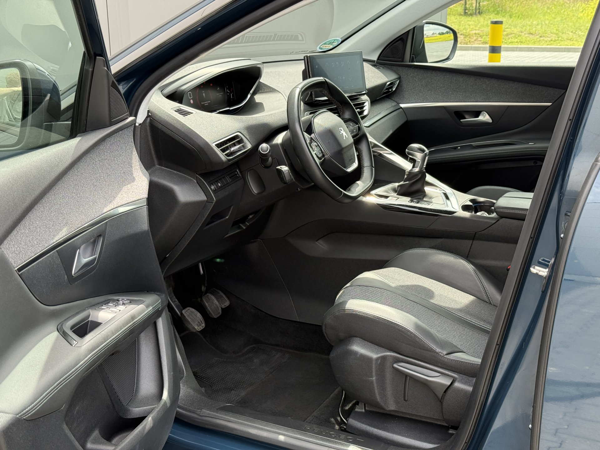 Peugeot 3008 1.5 BlueHDi 130 Allure Pack — zdjęcie