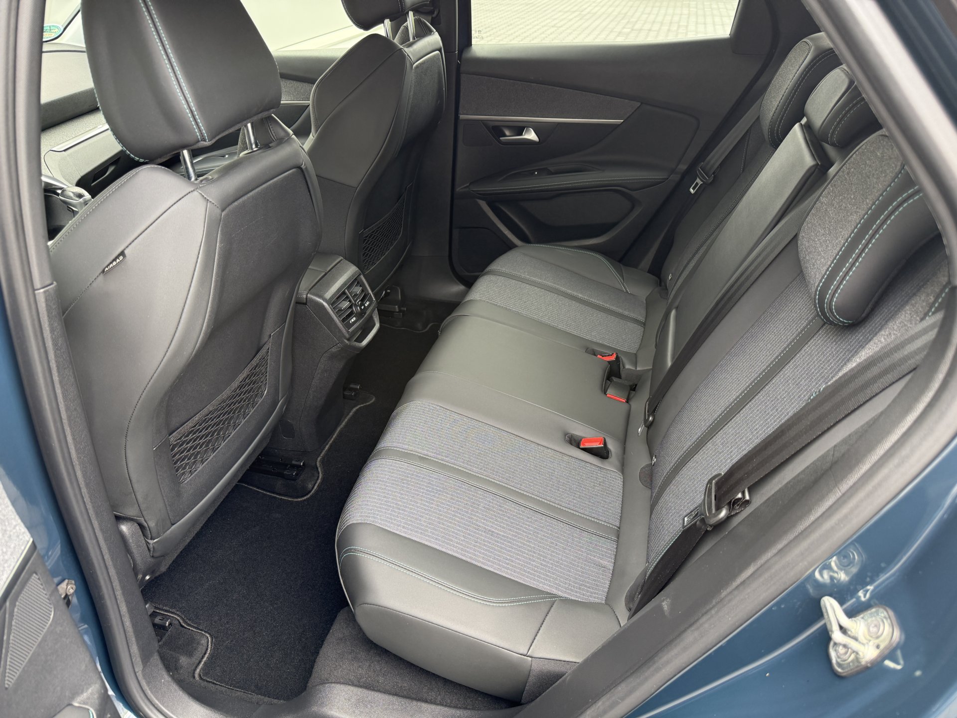 Peugeot 3008 1.5 BlueHDi 130 Allure Pack — zdjęcie
